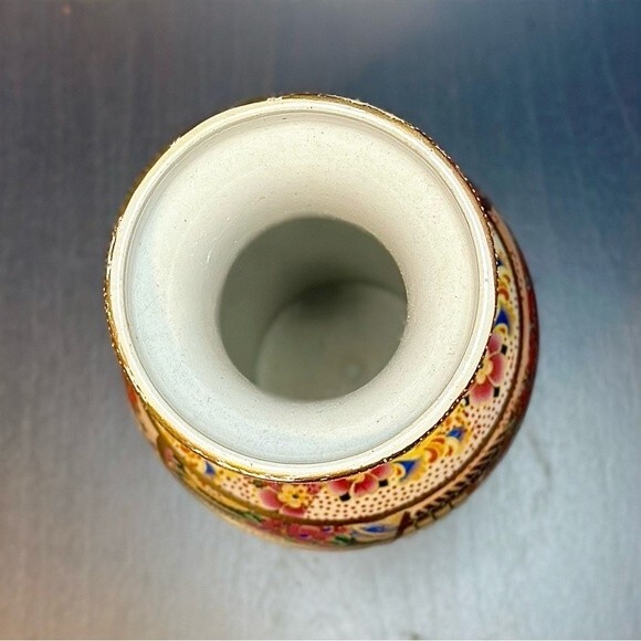 Vintage Satsuma Moriage Reproduction Hand Painted Gold Gilt Trim Vase 9.5" - Picture 4 of 4